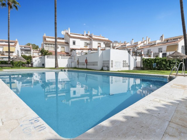 Maison mitoyenne avec 4 Chambres  à Torremolinos