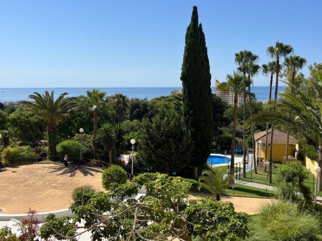 Apartment, Arroyo de la Miel, R5454073