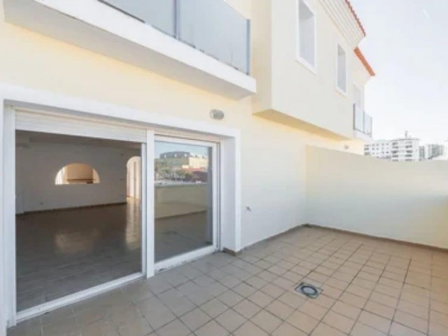Maison mitoyenne avec 4 Chambres  à Recinto Ferial