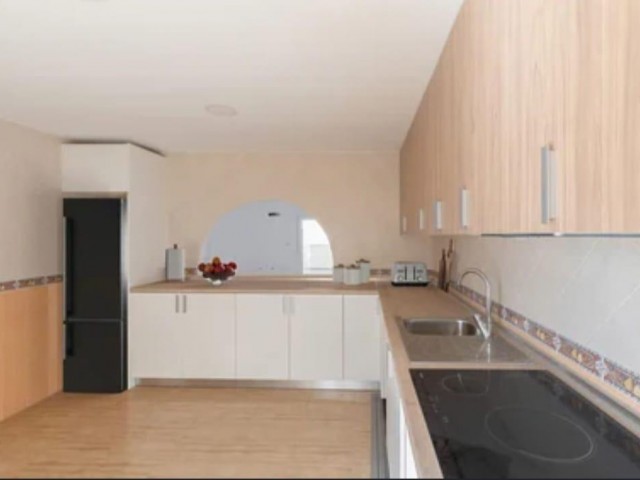 Maison mitoyenne avec 4 Chambres  à Recinto Ferial