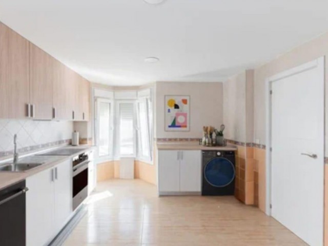 Maison mitoyenne avec 4 Chambres  à Recinto Ferial