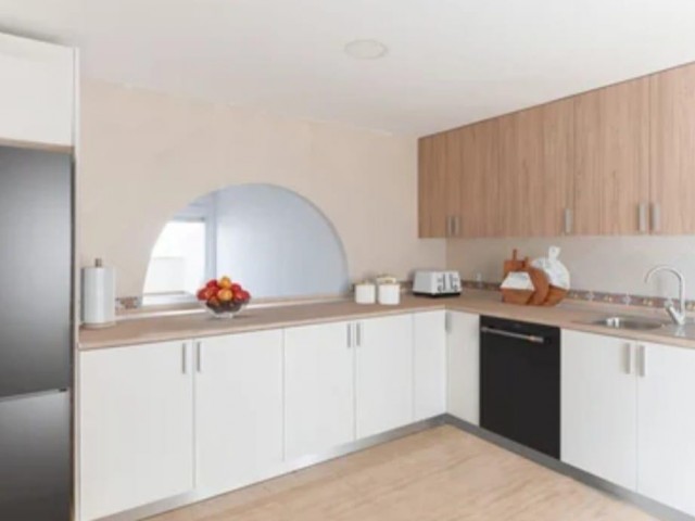 Maison mitoyenne avec 4 Chambres  à Recinto Ferial