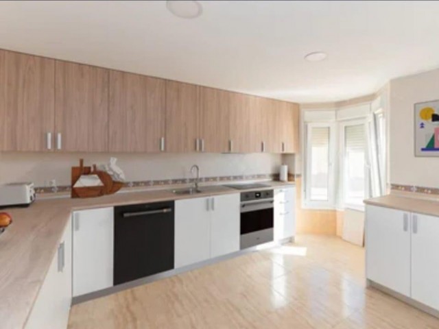 Maison mitoyenne avec 4 Chambres  à Recinto Ferial
