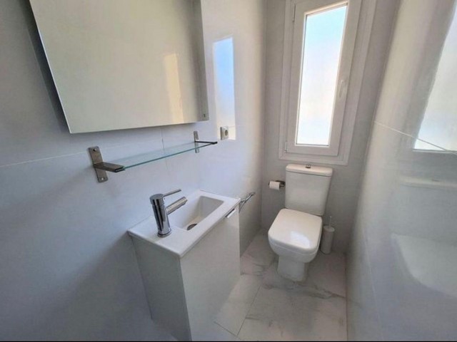 Maison mitoyenne avec 4 Chambres  à Recinto Ferial