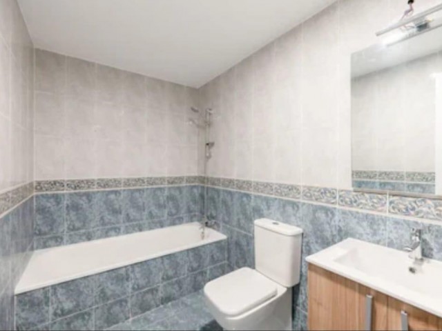 Maison mitoyenne avec 4 Chambres  à Recinto Ferial