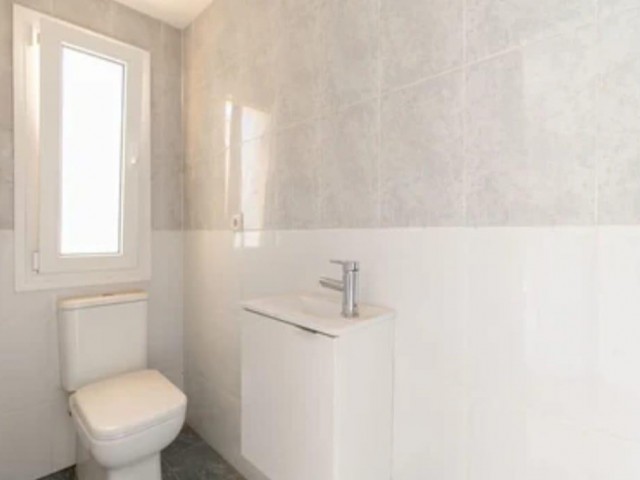 Maison mitoyenne avec 4 Chambres  à Recinto Ferial