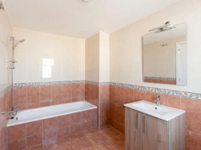 Maison mitoyenne avec 4 Chambres  à Recinto Ferial