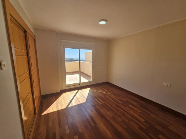 Maison mitoyenne avec 4 Chambres  à La Cala