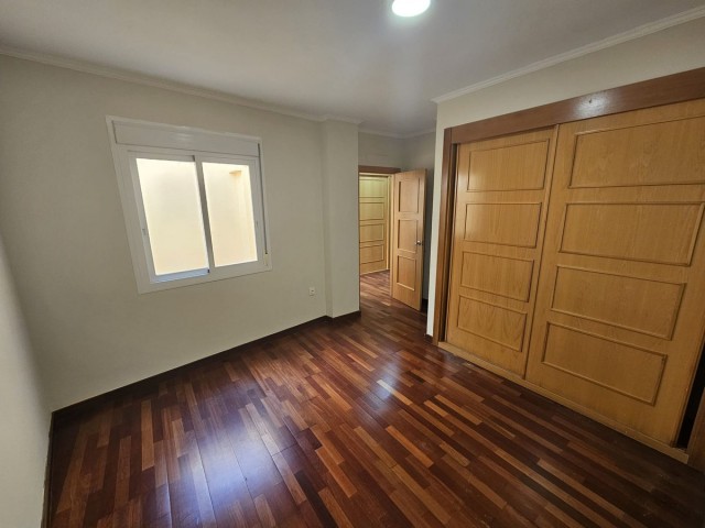 Maison mitoyenne avec 4 Chambres  à La Cala
