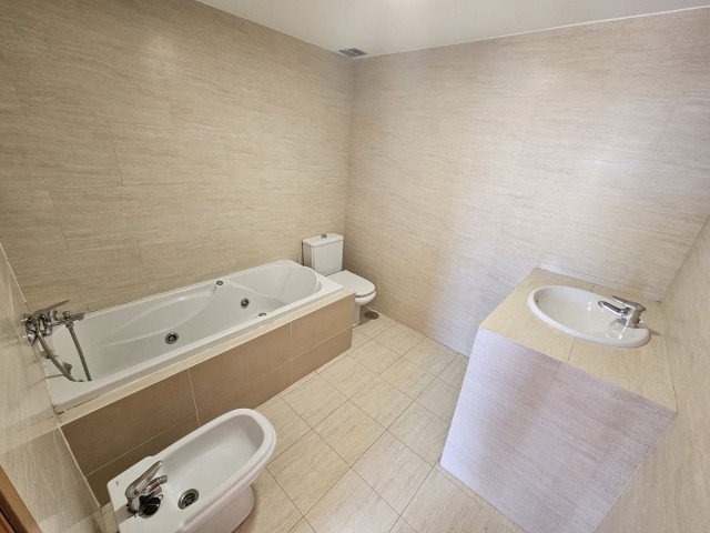 Maison mitoyenne avec 4 Chambres  à La Cala