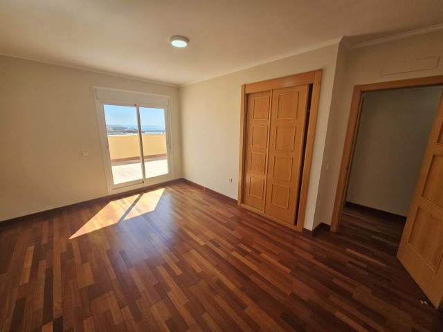 Maison mitoyenne avec 4 Chambres  à La Cala
