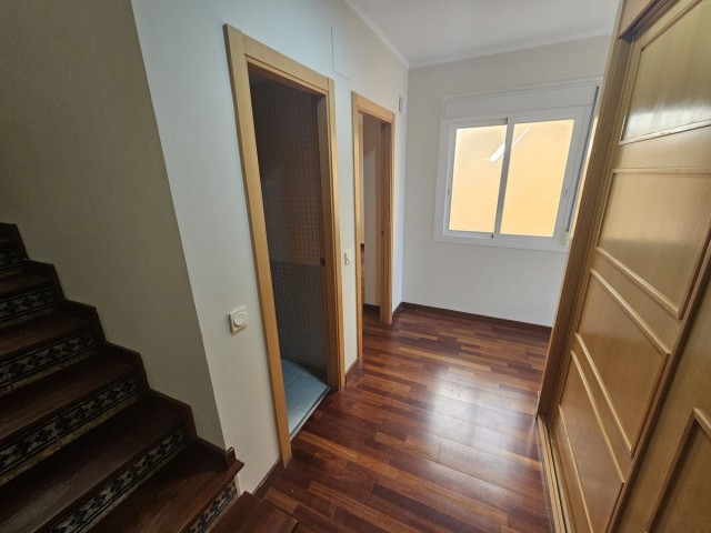 Maison mitoyenne avec 4 Chambres  à La Cala
