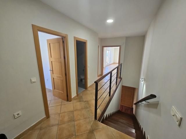 Maison mitoyenne avec 4 Chambres  à La Cala