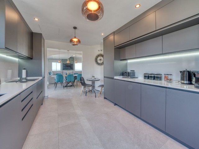 Apartamento con 3 Dormitorios  en San Roque