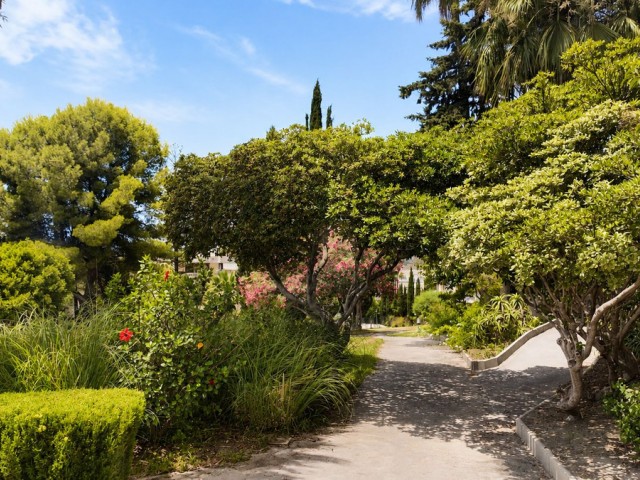 2 Bedrooms Apartment in Nueva Andalucía