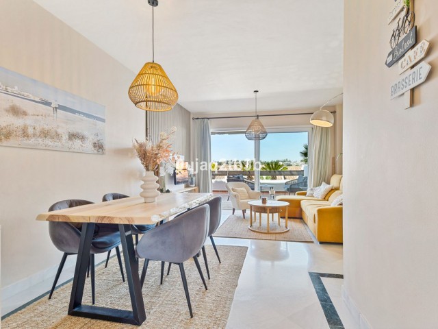 Apartamento con 2 Dormitorios  en Aloha