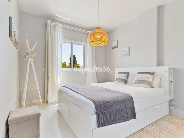 Apartamento con 2 Dormitorios  en Aloha