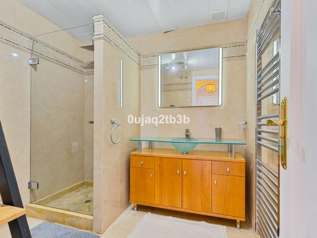 Apartamento con 2 Dormitorios  en Aloha