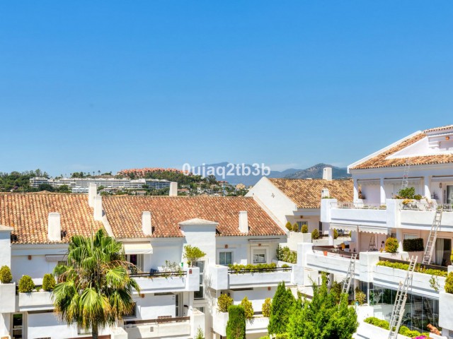 Apartamento con 2 Dormitorios  en Aloha