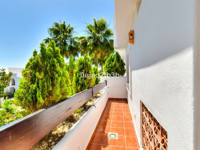 Apartamento con 2 Dormitorios  en Aloha