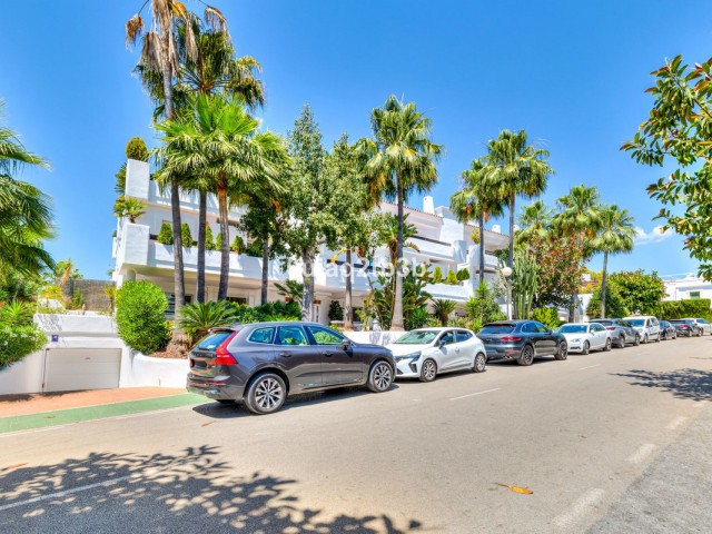 Apartamento con 2 Dormitorios  en Aloha