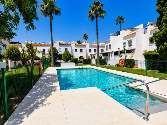 Reihenhaus, Casares Playa, R5461444