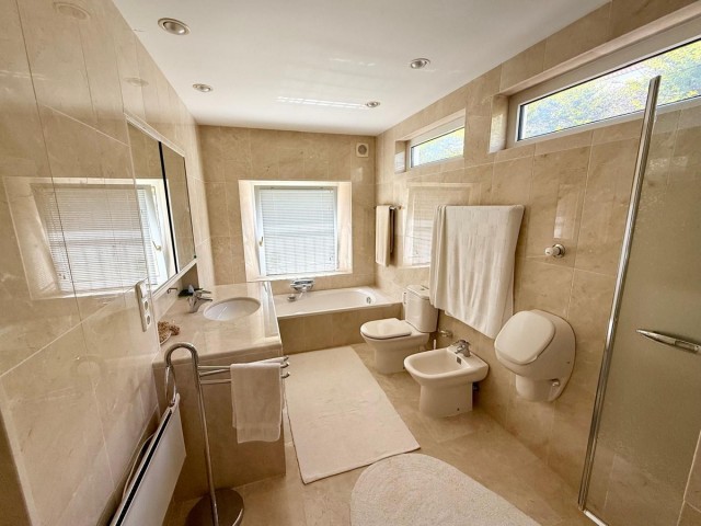 Villa avec 5 Chambres  à Sotogrande Costa