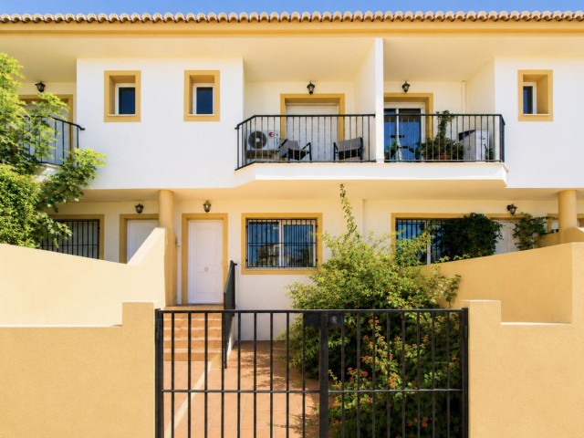 4 Makuuhuoneen Rivitalo Costabella