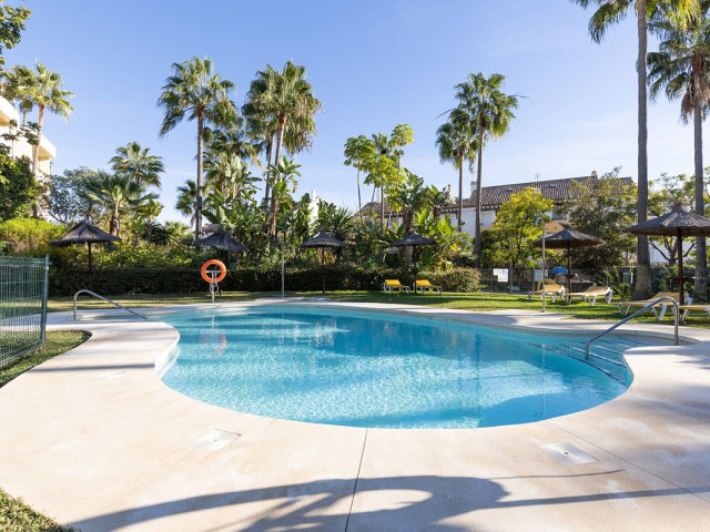 Apartamento con 5 Dormitorios  en Bahía de Marbella