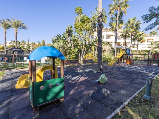 Apartamento con 5 Dormitorios  en Bahía de Marbella