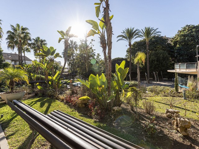 Apartamento con 5 Dormitorios  en Bahía de Marbella