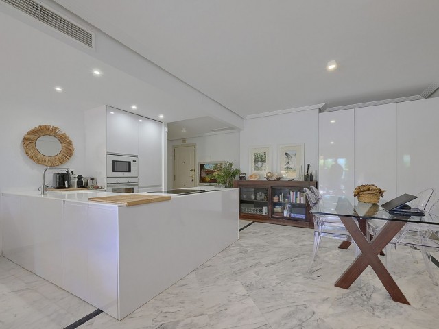 Apartamento con 2 Dormitorios  en Bahía de Marbella