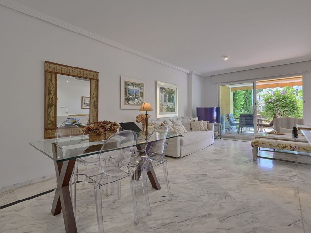 Apartamento con 2 Dormitorios  en Bahía de Marbella