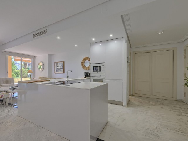 Apartamento con 2 Dormitorios  en Bahía de Marbella