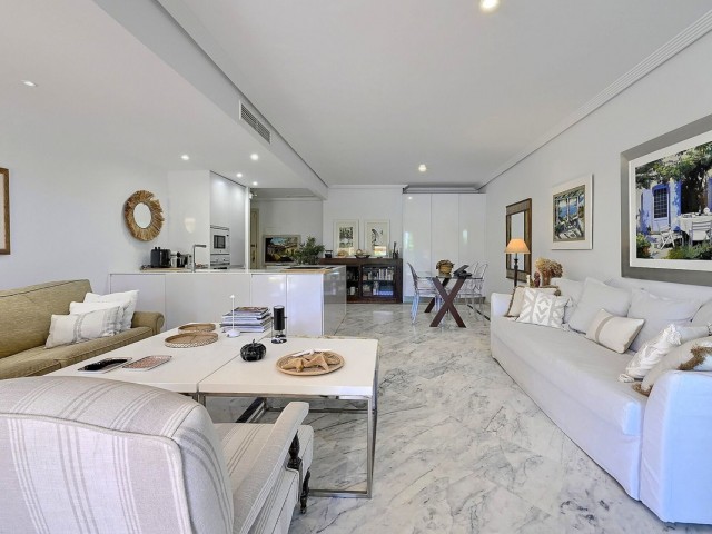 Apartamento con 2 Dormitorios  en Bahía de Marbella