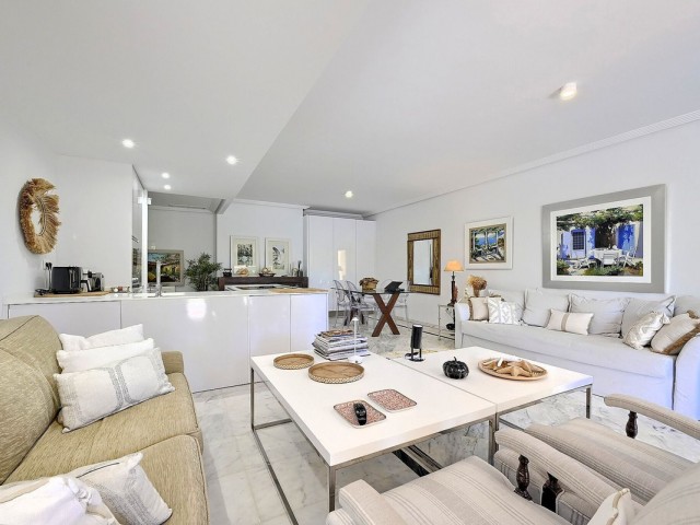 Apartamento con 2 Dormitorios  en Bahía de Marbella