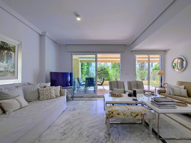 Apartamento con 2 Dormitorios  en Bahía de Marbella