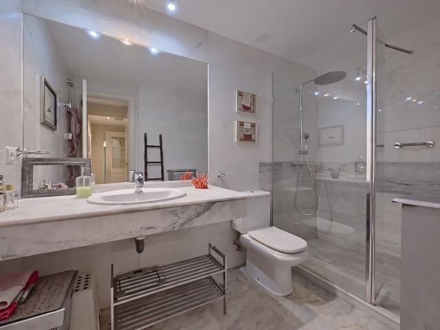 Apartamento con 2 Dormitorios  en Bahía de Marbella