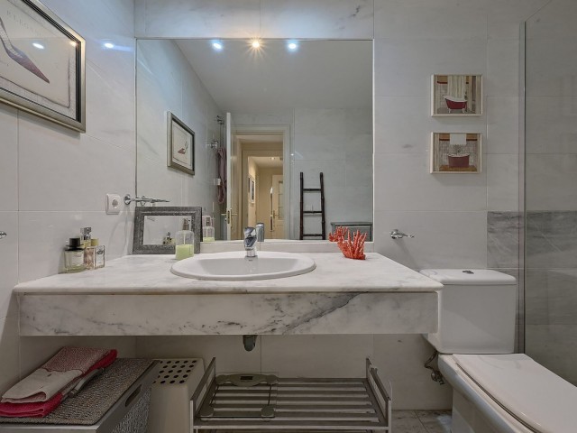 Apartamento con 2 Dormitorios  en Bahía de Marbella