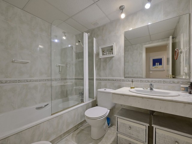 Apartamento con 2 Dormitorios  en Bahía de Marbella