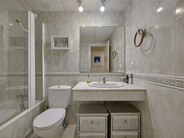 Apartamento con 2 Dormitorios  en Bahía de Marbella