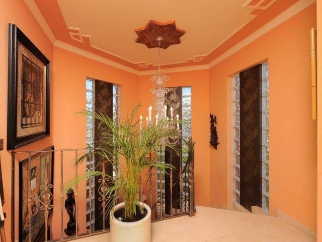 Villa con 4 Dormitorios  en Playamar