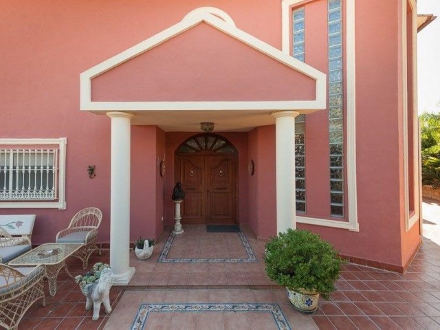 Villa con 4 Dormitorios  en Playamar