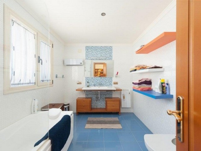 Villa con 4 Dormitorios  en Playamar