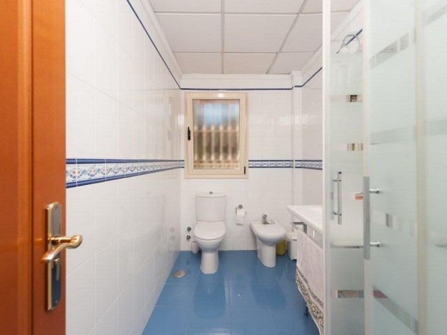 Villa con 4 Dormitorios  en Playamar