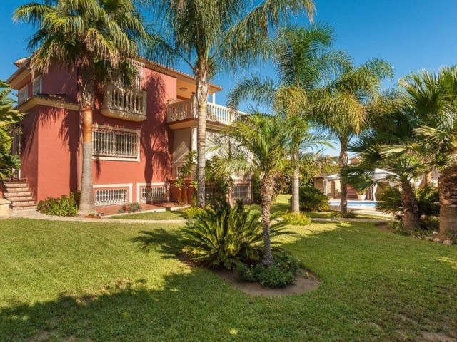 Villa con 4 Dormitorios  en Playamar