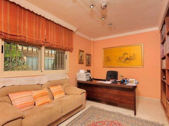 Villa con 4 Dormitorios  en Playamar