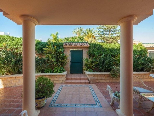 Villa con 4 Dormitorios  en Playamar