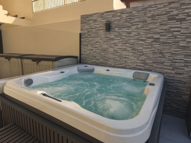 Apartamento con 3 Dormitorios  en San Roque Club