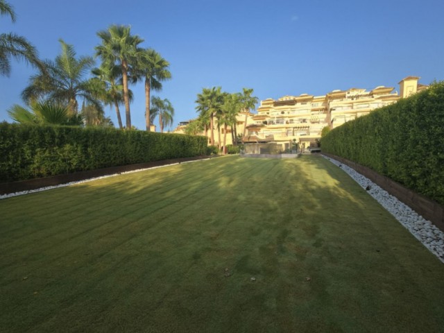 Apartamento con 3 Dormitorios  en San Roque Club